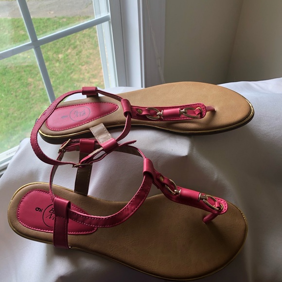 Sandals - Picture 3 of 7